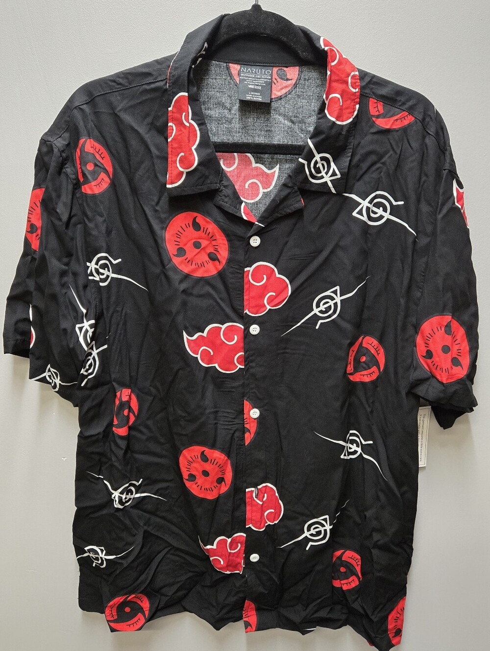 Naruto Mens Large Woven Shirt Button Down Short Sleeve NWOT Black Red Anime